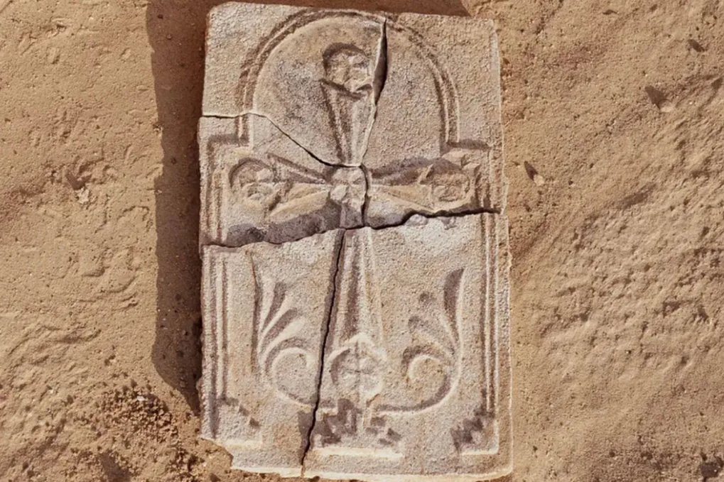 Thánh giá cổ  là dấu tích của tu viện Kitô giáo ở UAE